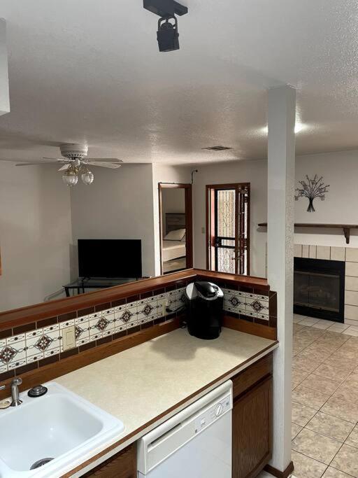 Townhouse, Two Car Garage, Fireplace Back Yard Лас-Крусес Экстерьер фото