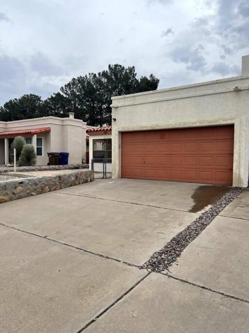 Townhouse, Two Car Garage, Fireplace Back Yard Лас-Крусес Экстерьер фото